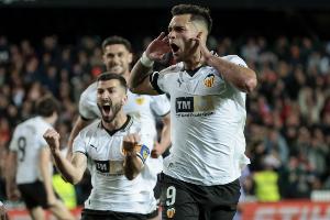 精彩！26歲前鋒雨果·杜羅對(duì)萊萬特倒鉤破門，為瓦倫打進(jìn)制勝球