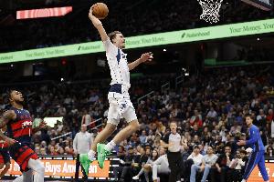 【菜鳥】弗拉格29分新高 樂福26分&6三分弒勇士 費爾斯奎因穩(wěn)定