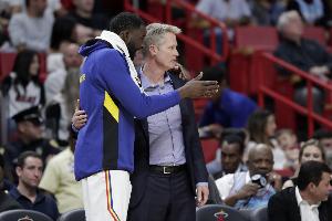 科爾：追夢下場時防守數(shù)據(jù)下滑不意外 希望他下場時霍福德能上來