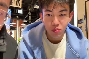 國(guó)家隊(duì)隊(duì)友羨慕你留洋嗎？王博豪：羨慕，我跟他們說(shuō)我出去有房住