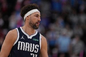 太難了！弗拉格球沒給好 克萊超遠(yuǎn)絕平三分不中