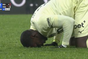 兩年半的等待！博格巴時(shí)隔811天重返賽場(chǎng)，終場(chǎng)哨后直接跪在球場(chǎng)