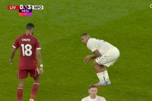 硬漢??森林中衛(wèi)用襠部擋出基耶薩近距離爆射，忍著劇痛堅(jiān)持防守