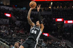 5分到手！瓦塞爾三分命中同時奧尼爾對奧利尼克犯規(guī) 布克還吃T