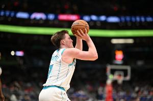 僅次于哈登&庫(kù)里！克尼佩爾本賽季第5次單場(chǎng)20+5三分 聯(lián)盟第3多