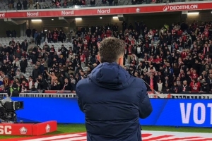 結束法甲8場進球荒！吉魯賽后謝場，揮舞圍巾與球迷互動