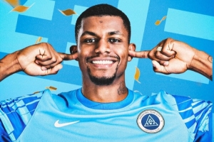 今天是韋斯利、彭鵬的生日，祝韋斯利、彭鵬生日快樂??