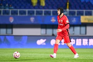 吾米提江：主教練總單獨(dú)帶我訓(xùn)練，希望以后在海港多拿幾個冠軍