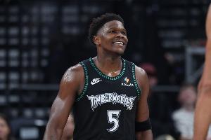 球星作用！愛德華茲上下步拋投 個人連拿6分