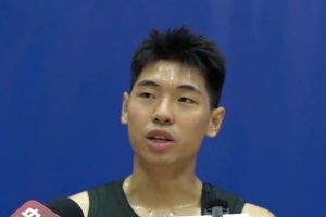 是否會(huì)害怕杜鋒？崔永熙：一開始害怕正常 杜導(dǎo)&郭導(dǎo)都很嚴(yán)肅認(rèn)真