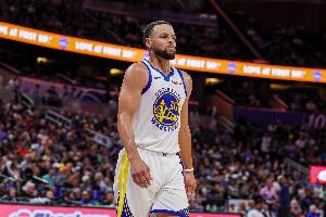 中規(guī)中矩！庫里24中12得31分3板2助1斷2帽 三分17中6&正負值+4