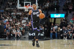 風(fēng)馳電掣！威少一條龍反擊各種過(guò)人 輕松拋投命中！