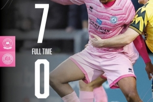 真退錢了！球迷遠(yuǎn)征900公里目睹球隊(duì)0-7慘敗，球員自掏腰包補(bǔ)償