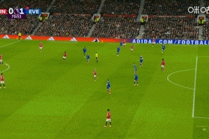 錯(cuò)失黃金機(jī)會(huì)！芒特做球，B費(fèi)門(mén)前近距離彈射偏出