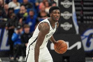 球進(jìn)燈亮！新秀鮑威爾命中橫撤步壓哨三分球