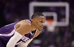 手感全無(wú)！威少半場(chǎng)5中0未得分僅拿3板3助 正負(fù)值-14最低