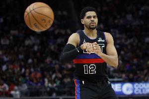 這NBA水平？托哈斷球上籃離譜脫手 西卡斷球后造犯規(guī)打回懸念