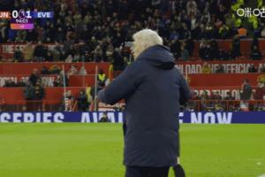 酣暢淋漓！哨響后莫耶斯握拳振臂，看到阿莫林急忙上前握手