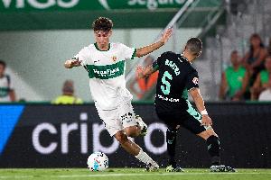 電訊報(bào)：阿森納密切關(guān)注埃爾切中場門多薩，但面臨皇馬等隊(duì)競爭