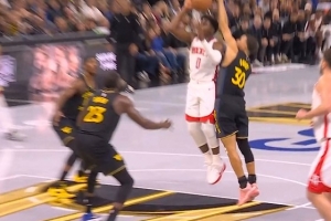 天怎么黑了！阿隆·霍勒迪持球強(qiáng)攻 先后遭遇庫(kù)里和追夢(mèng)大帽封蓋