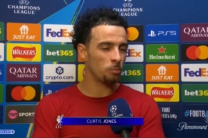 瓊斯：我現(xiàn)在極度憤怒，我們不能只是在那傳來傳去 必須去戰(zhàn)斗