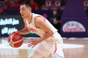 狀態(tài)不佳！高詩巖半場3投0中&三分2中0 僅得0分3板1斷