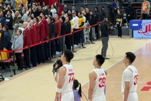 媒體人：前輩督戰(zhàn)&球迷吶喊是動力也是壓力 男籃失去亞洲杯松弛感