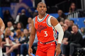 小里弗斯：保羅已經(jīng)四五年沒有任何運動能力了 完全在靠腦子打球