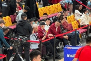 名人堂成員云集！蔣興權(quán)、鞏曉彬、王治郅、苗立杰等觀戰(zhàn)中韓大戰(zhàn)