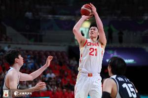 還是你穩(wěn)！胡金秋半場4中4高效拿下8分1籃板