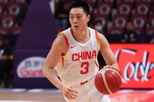 記者：一年連軸轉(zhuǎn)的比賽 讓中國隊(duì)球員們身體上和心理上都很疲勞