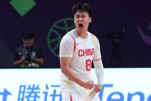 旁觀者清！媒體人：趙睿在看臺(tái)一直喊“造殺傷啊” 廖三寧連突3次