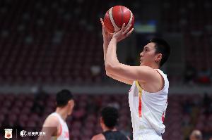 完全啞火！胡明軒運(yùn)動(dòng)戰(zhàn)5中0僅靠罰球得到2分 另有1籃板4助攻