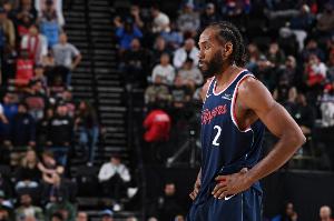 萊昂納德：如果我們真想贏球 就把球衣塞進褲子里做好拼搏的準備