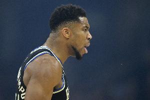 此前連續(xù)缺陣4場(chǎng)！雄鹿官方：字母哥今天對(duì)陣尼克斯復(fù)出