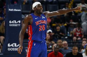 能攻能傳！斯圖爾特內(nèi)傳內(nèi)助杜倫空接暴扣 隨后又命中底角三分