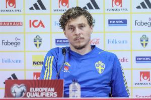 林德洛夫：埃梅里對足球的看法和我一樣，所以我想?yún)⑴c他的計(jì)劃