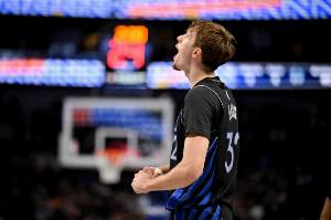 18歲343天！弗拉格成NBA歷史最年輕助攻上雙的球員 打破老詹紀(jì)錄