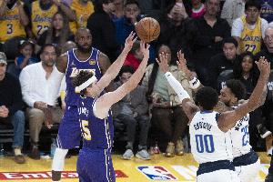 不再依賴?yán)蠞h得分！東&里混合雙打進(jìn)攻質(zhì)變 老詹迎生涯最輕松一季