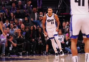 外線不準！基根·穆雷上半場11中5&三分4中0 拿到14分6籃板3搶斷