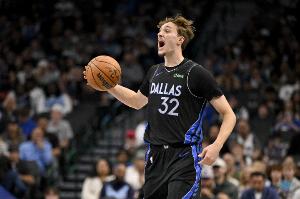 狀元連線！濃眉內(nèi)傳內(nèi)助攻弗拉格 后者籃下拋投打進(jìn)