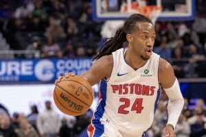 雪中送炭！詹金斯強攻得手 打破球隊得分荒穩(wěn)住局勢