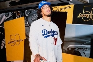 湖人眾將穿搭秀：東契奇化身西裝暴徒 海斯道奇套裝 艾頓小清新