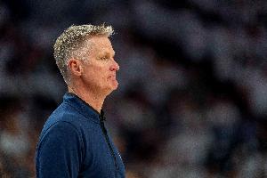 僅9失誤！科爾：這讓后來巴特勒接管比賽 一些隊(duì)員投進(jìn)關(guān)鍵球