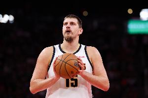 輕松寫意！約基奇打滿首節(jié)4中4高效拿下13分4板3助