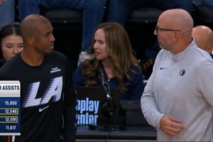 兩大傳奇控衛(wèi)！保羅基德場邊聊天 轉(zhuǎn)播方曬統(tǒng)計：助攻榜第二第三