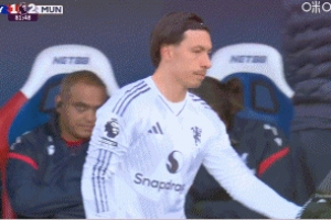 時(shí)隔近10個(gè)月！曼聯(lián)中衛(wèi)利桑德羅第82分鐘替補(bǔ)登場(chǎng)，完成復(fù)出