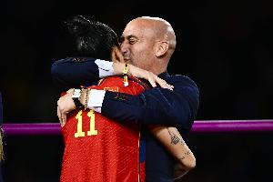 盧比亞萊斯：我沒必要向珍妮道歉，那個(gè)吻出于喜悅而非任何性暗示