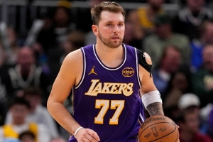 東契奇連續(xù)6場(chǎng)砍30+ 湖人隊(duì)史第六人&比肩詹姆斯/科比/奧尼爾等