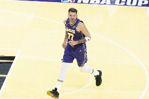 東契奇連續(xù)5場(chǎng)砍下30+兩雙！成為奧尼爾后首位做到這點(diǎn)的湖人球員